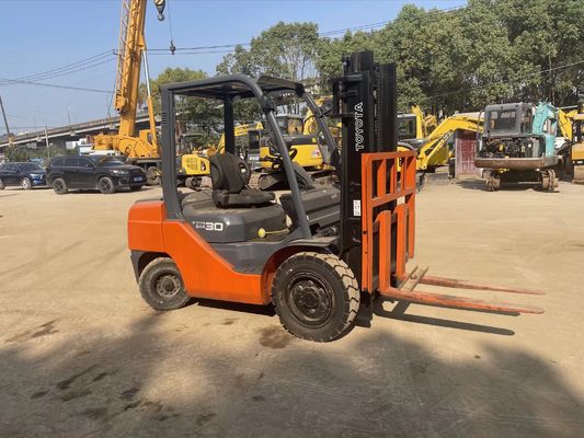 5トンのトヨタ 7FD50 中古フォークリフト 操作が簡単 中古フォークリフト