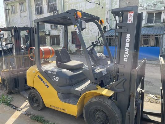 中古のコマツー3トンのガソリンフォークリフト 状態良好 中古の3トンのフォークリフト