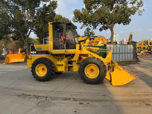 日本製 オリジナル 中古 コマツー WA100-1 輪載荷機 庭で作業