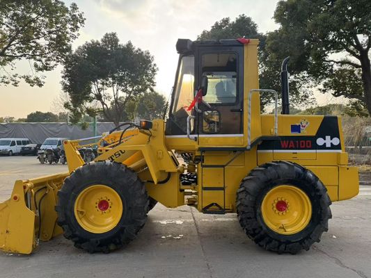 日本製 オリジナル 中古 コマツー WA100-1 輪載荷機 庭で作業