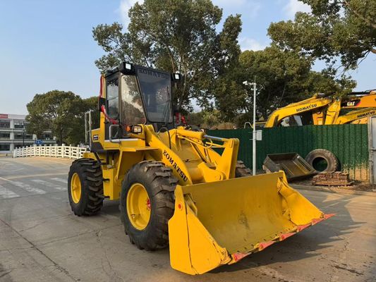 日本製 オリジナル 中古 コマツー WA100-1 輪載荷機 庭で作業