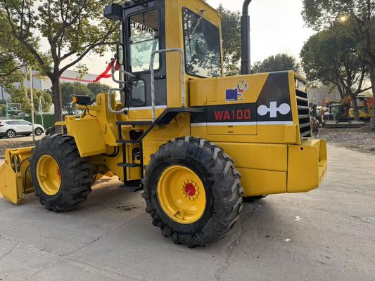 日本製 オリジナル 中古 コマツー WA100-1 輪載荷機 庭で作業